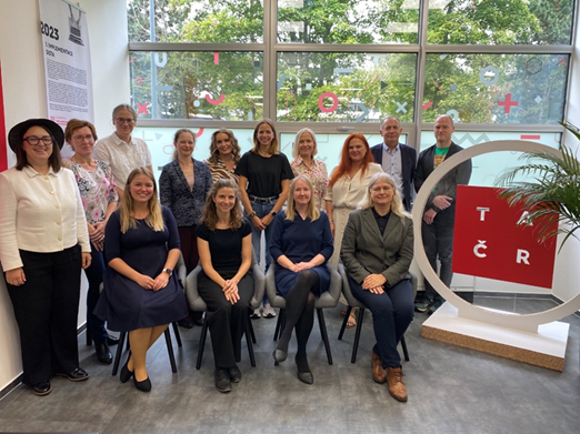 Skupinová fotografia účastníkov pražského stretnutia projektu Interreg Europe, september 2025