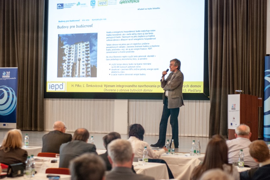 SIEA_konferencia__Otvorene_o_obnove_bytovych_domov_Piestany_2015_05.jpg