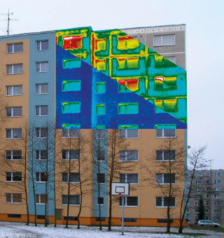 SIEA_brozura_zateplovanie_termokamera Obrázok tepelných strát v bytovom dome zaznamenaný pomocou termokamery